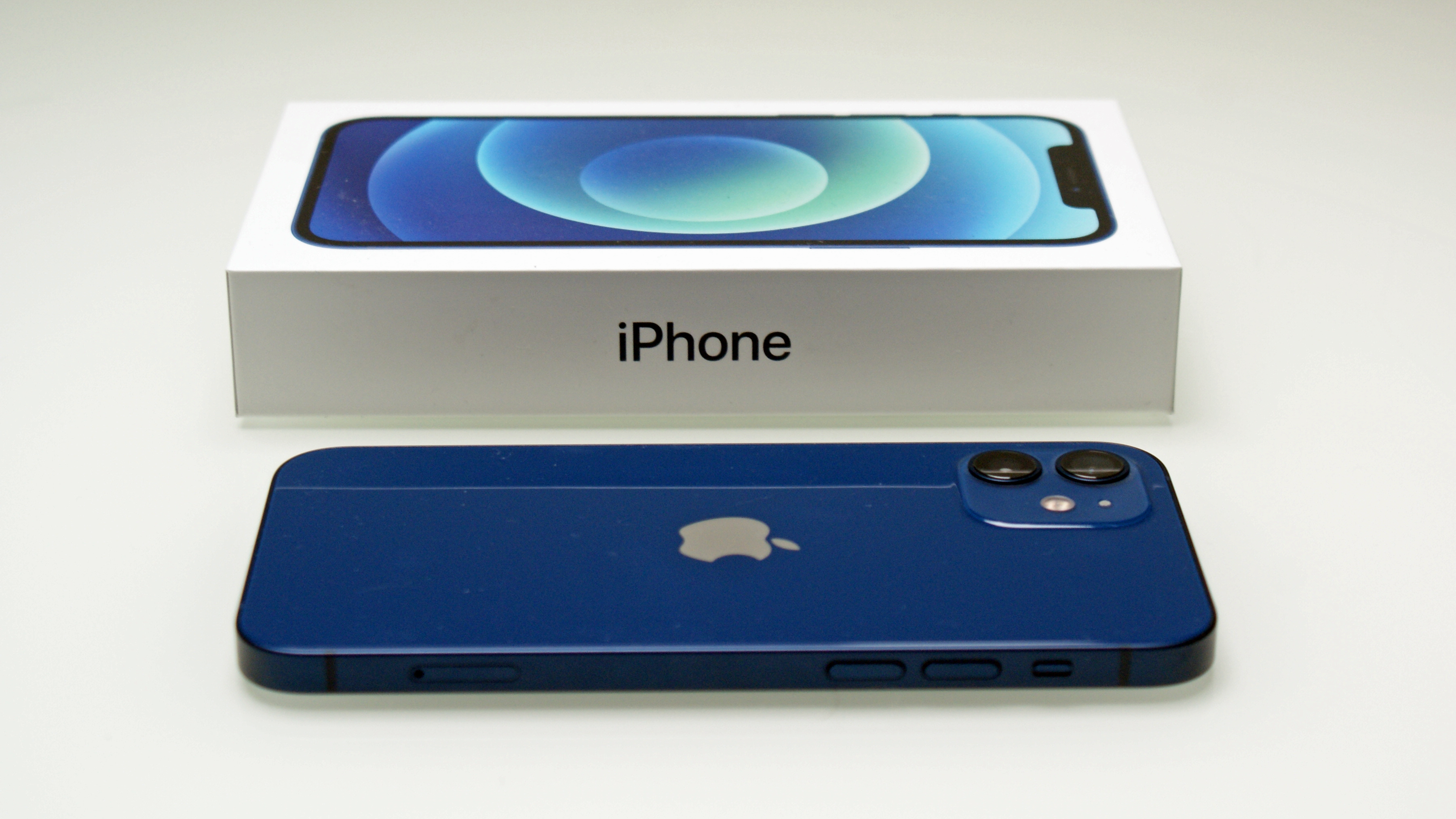 iPhone 12 - 64GB view 4